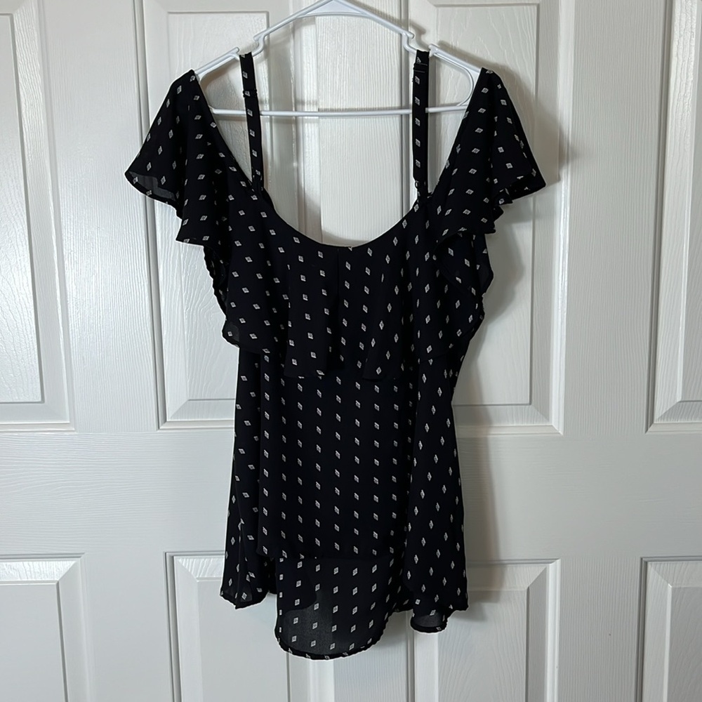 Torrid Gauze Cold Shoulder Top, size 1x, light material - Picture 4 of 4